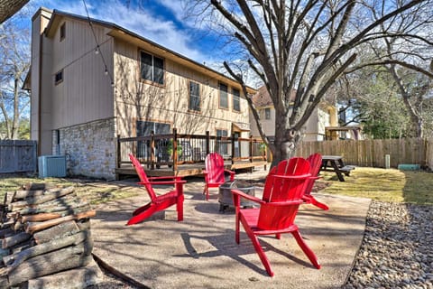 Austin Abode with Deck and Grill - 15 Mi to Dtwn! Haus in Jollyville