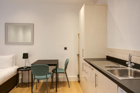 Kitchen or kitchenette, Seating area