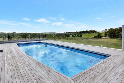 Palmers Lane On Vineyard 5br Homestead with Pool Haus in Rothbury