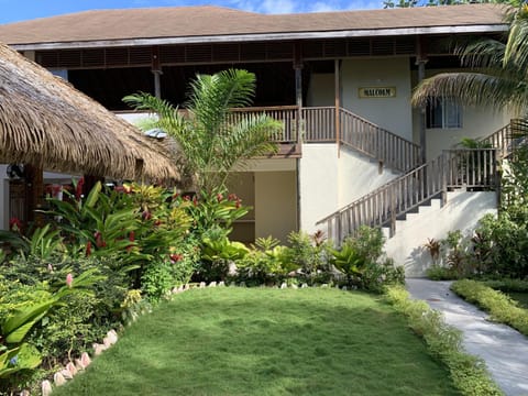 King Suite at Oceanview Resort in Jamaica - Enjoy 7 miles of White Sand Beach! Villa in Westmoreland Parish