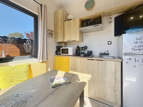 Tiny House 1 chambre, piscine chauffée, à 200 m de la plage, Jullouville - FR-1-361A-24 House in Jullouville