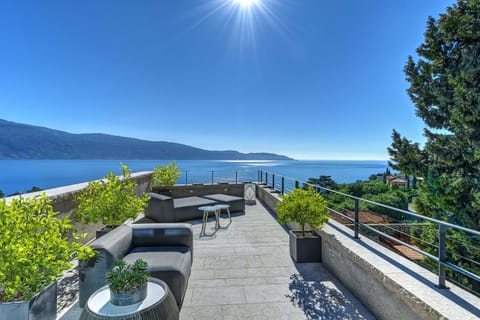 Patio, Lake view