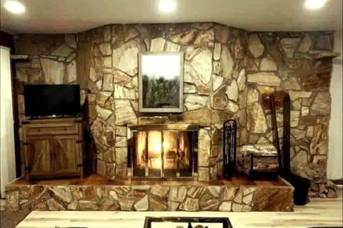 SPECTACULAR CATSKILLS 4 BEDROOM VACATION OASIS- Gorgeous Hunter Mountain Views! House in Hunter