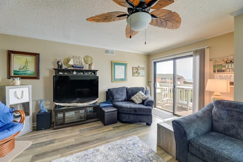 Coastal Condo with Indoor and Outdoor Pool Access Apartment in Emerald Isle