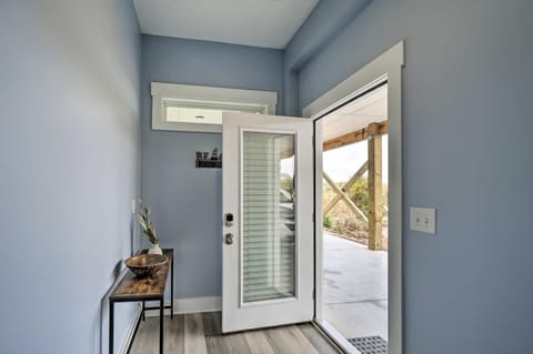 Stylish Townhome with Balconies and Tesla Charger! Casa in Surf City