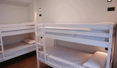 Hostel Trovadores Bed and Breakfast in Burgos