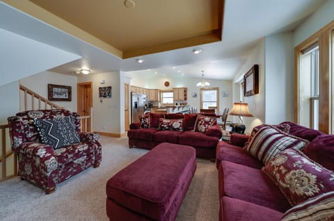 Quandary Vista Townhome Incredible Mountain Views with Hote Tub House in Blue River