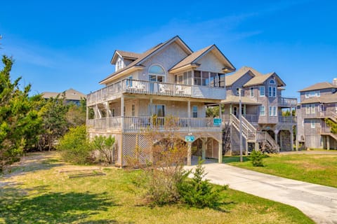 Hatteras High 65 House in Frisco