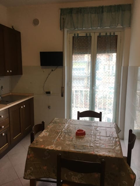 Appartamento MIRAMARE, 2 camere, cucina, bagno, Apartment in Ventimiglia