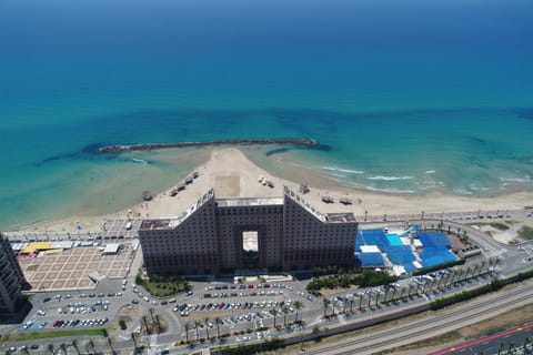 Property building, Natural landscape, Bird's eye view, Beach, Sea view