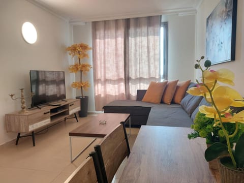 בניין אלמוג - מגדל הים Apartment in Haifa