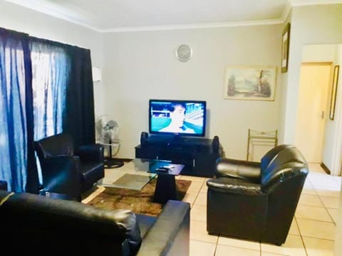 Two Bedrooms at CASA MIA-Katode Street-in ANKAZIMIA HOUSE Eigentumswohnung in Roodepoort
