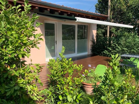 Facade/entrance, View (from property/room)