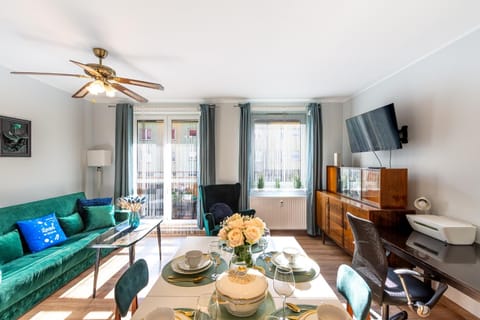 TV and multimedia, Coffee/tea facilities, Balcony/Terrace, Kitchen or kitchenette, Living room, Seating area, dishwasher, internet, internet, oven, washing machine, washing machine