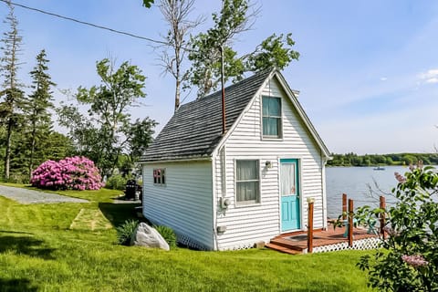 Dream Harbor House and Cottage House in Surry