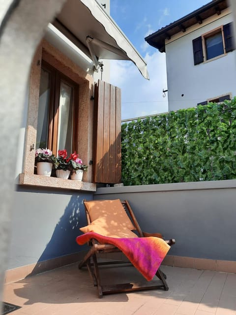 Patio, Facade/entrance, Balcony/Terrace