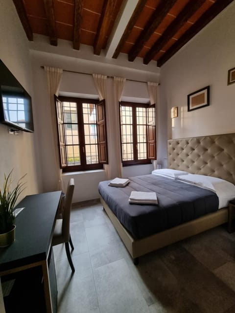 Bed, TV and multimedia, View (from property/room), Photo of the whole room, Bedroom, safe, towels, wardrobe, air conditioner