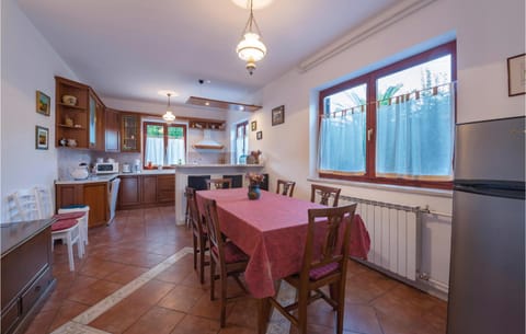 Lovely Home In Pula With Kitchen Maison in Premantura