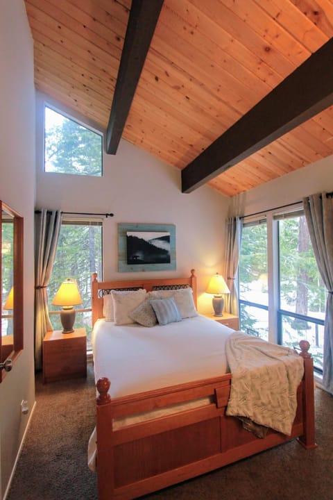 Woodsy retreat near Northstar & lake Maison in Tahoe Vista