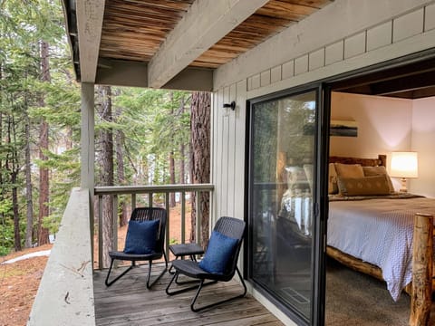 Woodsy retreat near Northstar & lake House in Tahoe Vista