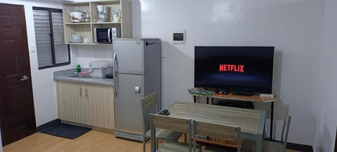 2-Bedroom Condo in Imus Cavite with UNLI WIFI, 50" TV, Netflix, Xbox One, Pool Condo in Bacoor