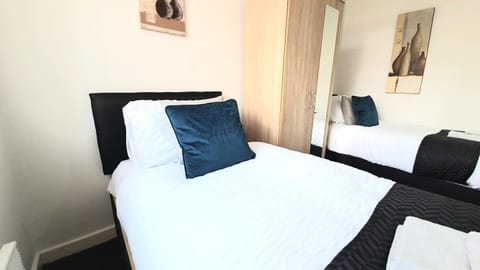 Salford Ark Comfort Stays near Salford Royal and Trafford Centre Condo in Stretford