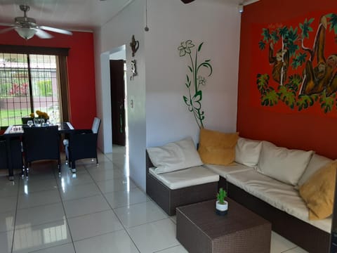 Gorgeous Villa in La Fortuna with spacious backyard and very private pool and parking Villa in La Fortuna