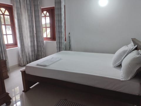 Joy Lagoon Residence Bed and Breakfast in Negombo