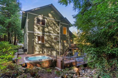 Lazy Bear Lodge Hot Tub Dog Friendly BBQ Grill Forest Views House in Guerneville