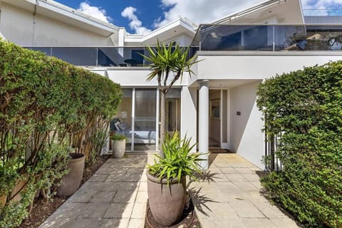 Sea Grange - harbour views, prime location House in Mornington