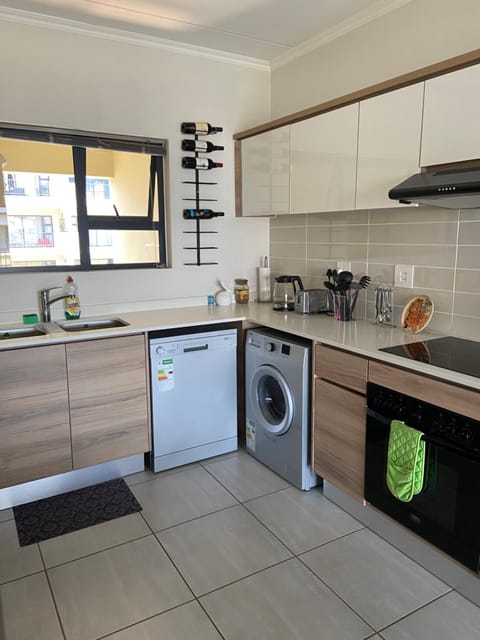 Loadshedding Equipped 2-Bed Apartment in Waterfall, Waterfall City Wohnung in Sandton