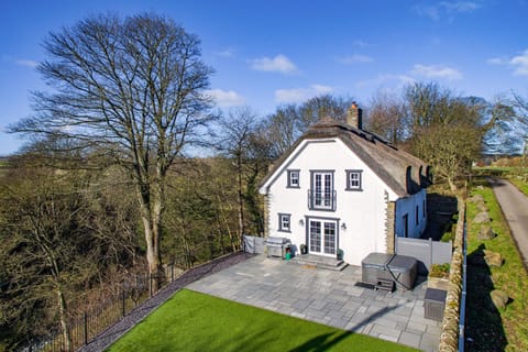 Thatched Cottage House in Dundee