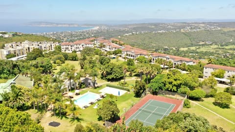 Property building, Bird's eye view, Garden, Tennis court, Swimming pool, Swimming pool