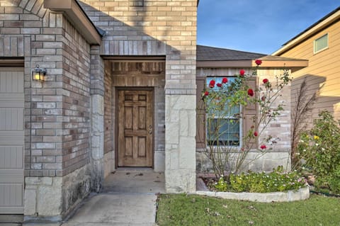 San Antonio Abode Near Golf, Shops and Dining! House in San Antonio