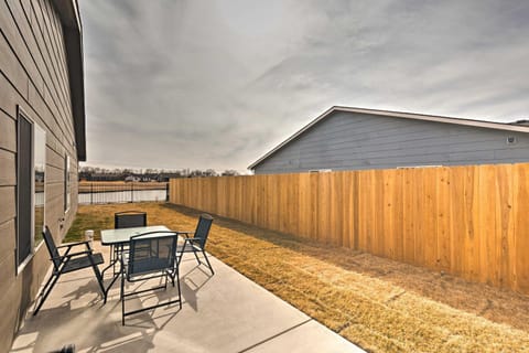 Park City on the Water Townhome with Hot Tub! House in Wichita