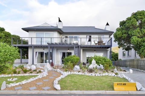 82 Steps to the Beach Chalet in Cape Town
