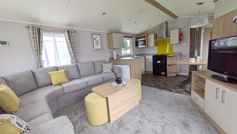 Emma's Escape 3-bedroom sleeps 6 caravan at Durdle Door House in Purbeck District