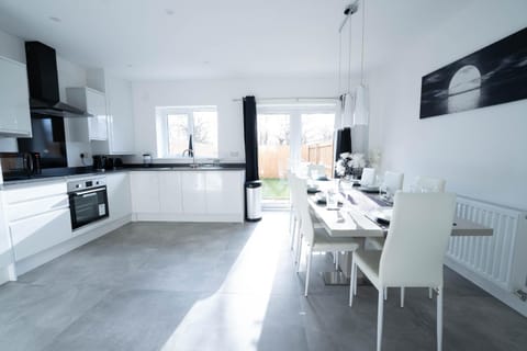 Dining area, kitchen