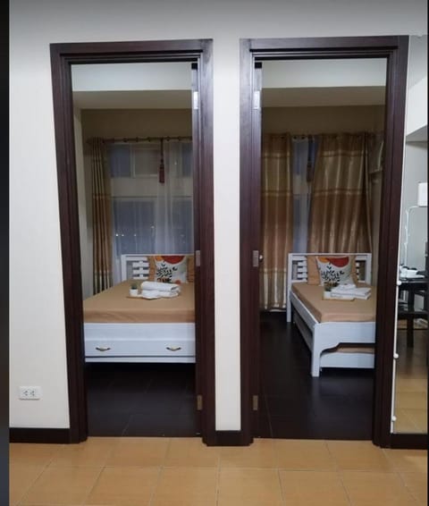FULLY FURNISHED 2BR CONDO SAN LORENZO PLACE WITH FAST INTERNET Condo in Pasay