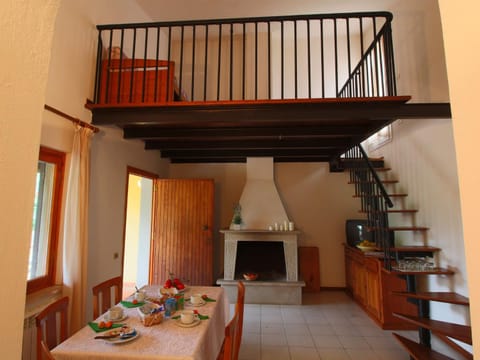 Flat in villa with air conditioning and private terrace Condominio in Giannella