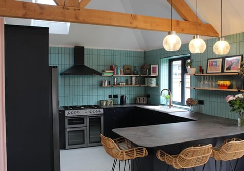 Modern & Stylish House with Garden Nearby Beaches & Chichester House in Bosham