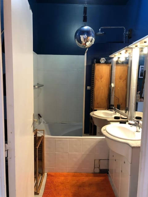 Shower, Toilet, Bathroom, Bath