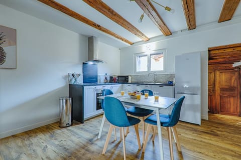 Dining area, kitchen