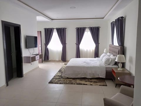 Lovely 4 bedroom house with pool, gym, wifi and 24hrs power Condominio in Nigeria