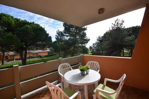 Patio, Garden, View (from property/room), Balcony/Terrace, Living room, Seating area, Dining area, Garden view