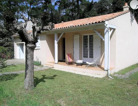 Property building, Day, Garden, Garden view