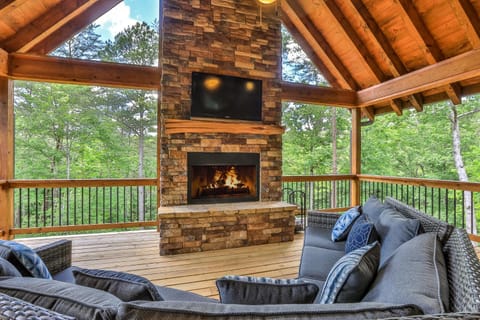 Highlands Retreat the Perfect Cabin for your relaxing experience House in Mineral Bluff