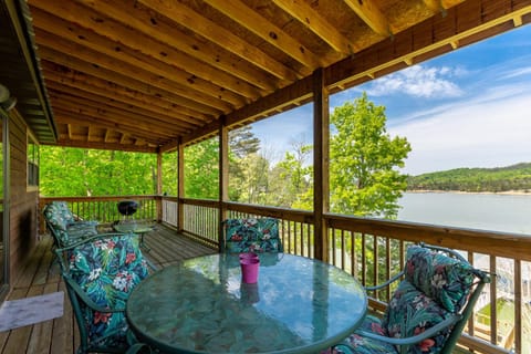 Sunset Breeze House in Douglas Lake