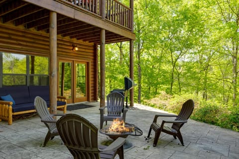 Moonside Retreat House in Sevierville