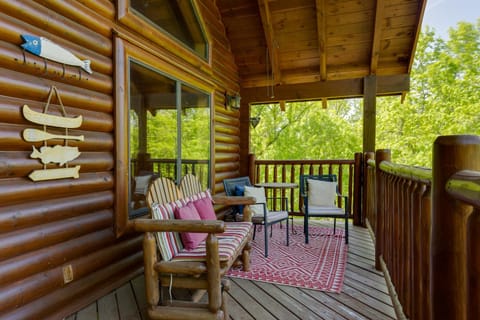 Moonside Retreat House in Sevierville